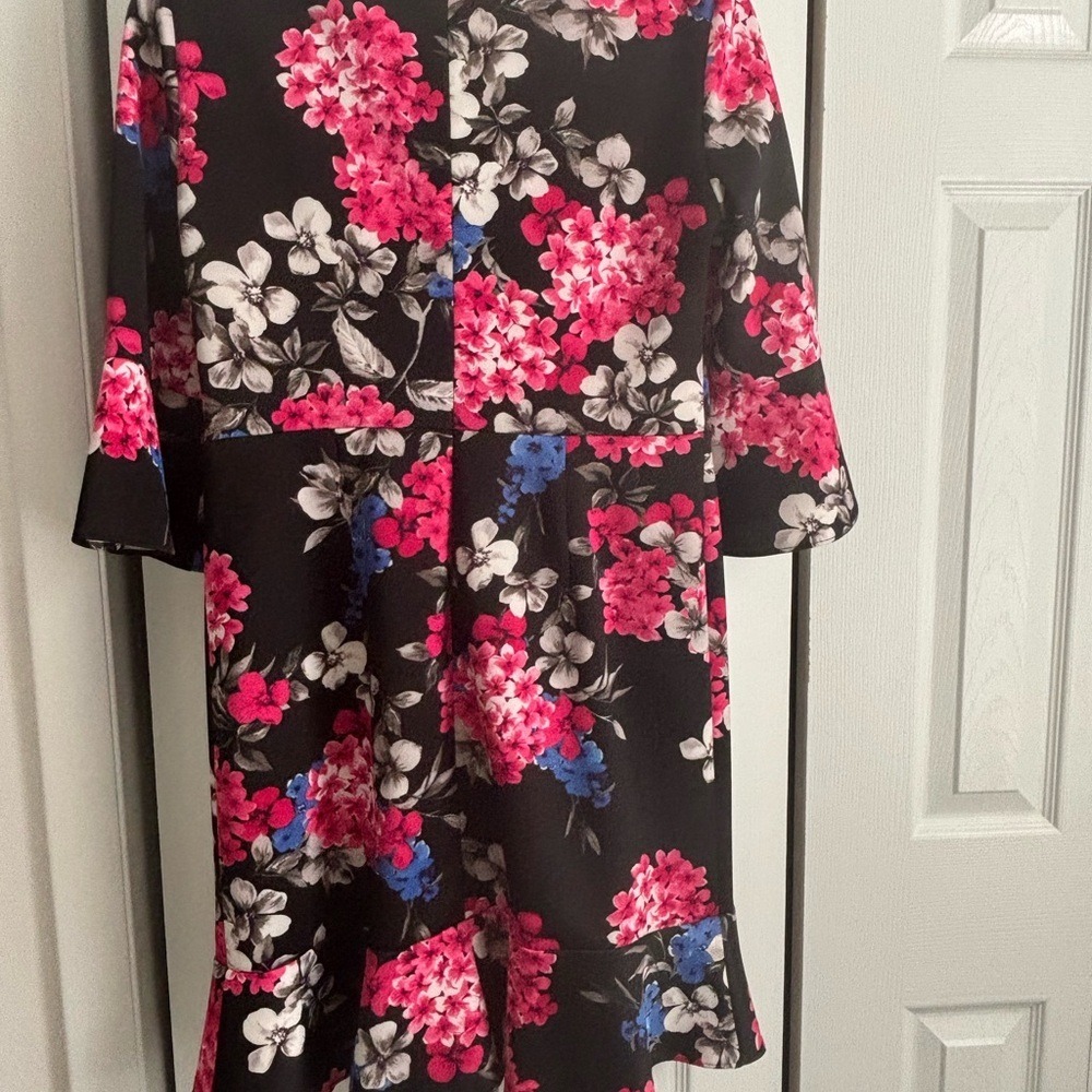 Nine West Floral Print Dress – Size 6 – Ruffle Hem & Bell Sleeves - Picture 6 of 8